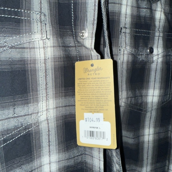 SOLD Men’s Wrangler button up shirt - Picture 2 of 2